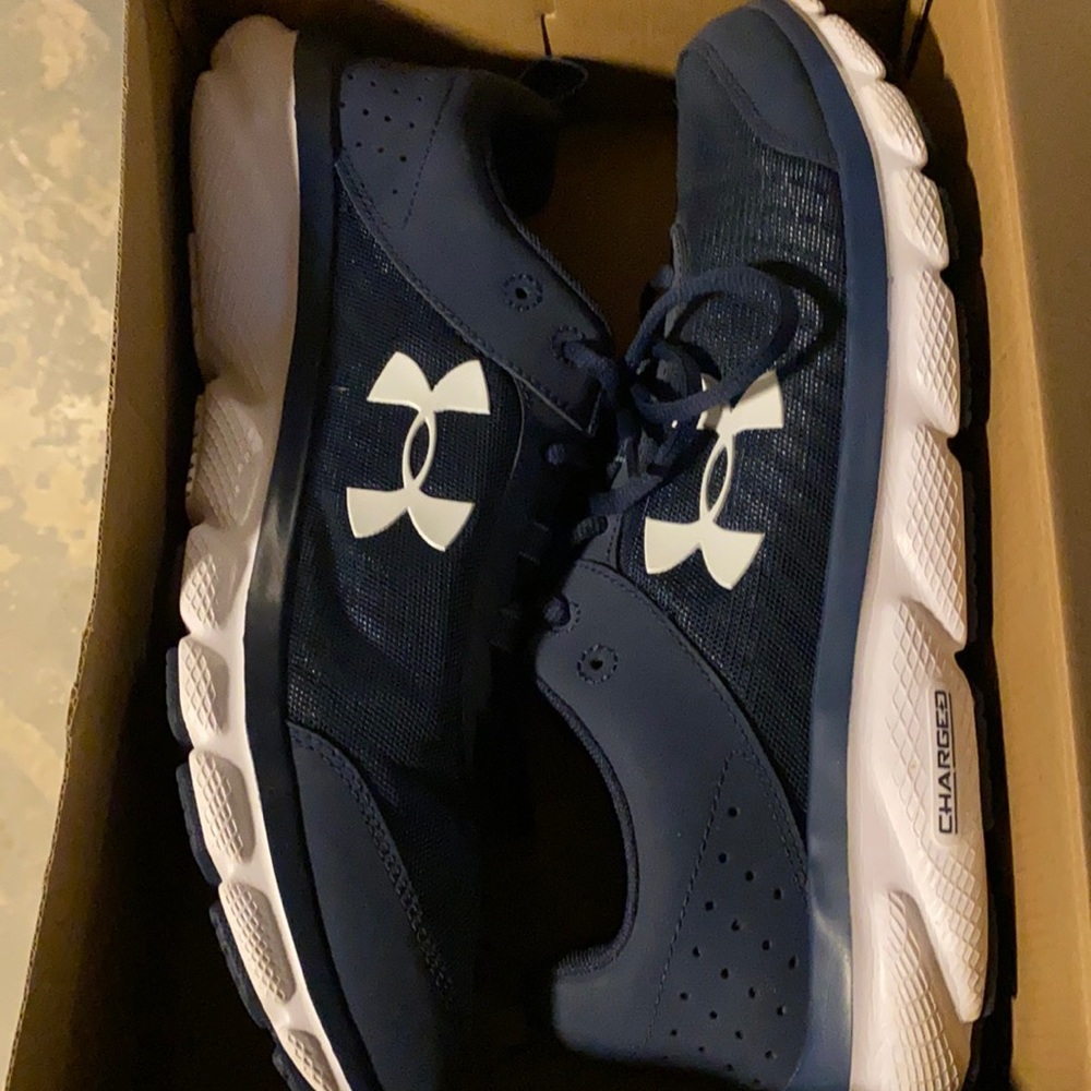 Men’s UA Charged Assert sneakers